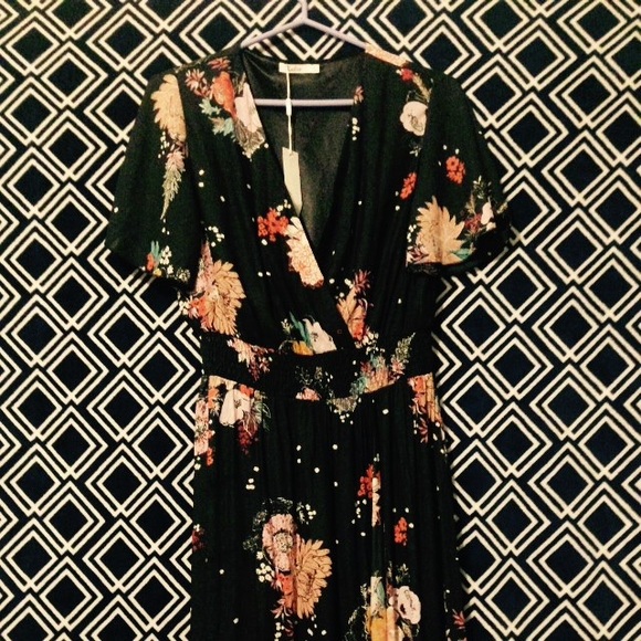 NEVER WORN! Floral sleeve maxi dress with leg slit - Picture 1 of 1